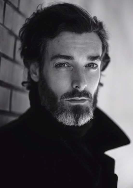 Georgian poet Shota Rustaveli and a British model – Intriguing look-alikes? geotv.ge